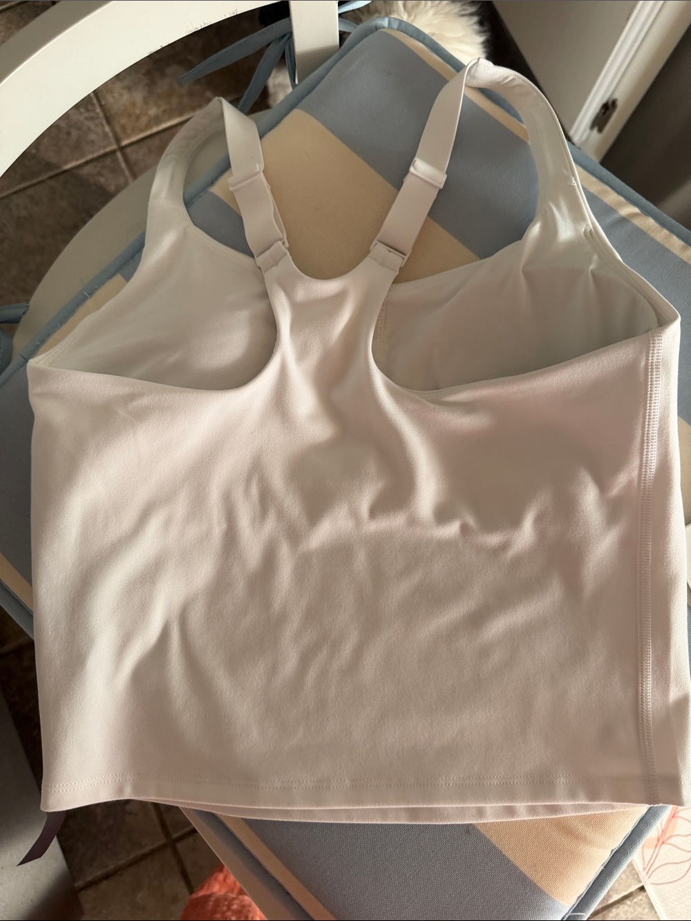 Vuori White Performance Crop Tank dynamic tank - Picture 4 of 5